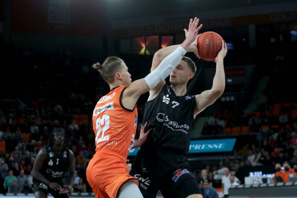 也可以拉边 也可以拉边