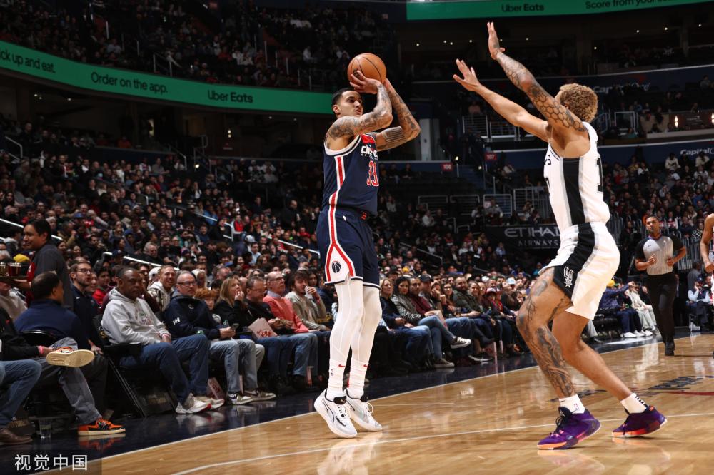 多名评论员 多名评论员