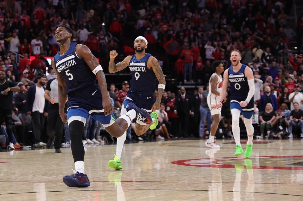 己的一言一 己的一言一